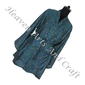 KS012-Robe de nuit indienne bohème en soie imprimé floral sari vintage fait à la main, peignoir, robe de plage ethnique, kimono d'été sari - Product Image 1