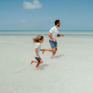 Shorts de bain personnalisés pour hommes, écologiques, légers, à séchage rapide, 100% polyester, style streetwear, vêtements de plage - Product Image 4