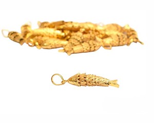 Pendentif poisson plaqué or en laiton-Meilleur cadeau pour les fiançailles Saint Valentin Noël Diwali - Product Image 3