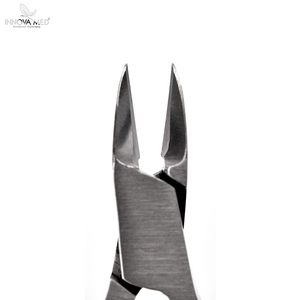 Coupe-cuticules en acier inoxydable, pince à ongles, ciseaux, éliminateur de peaux mortes, pince pour les doigts et les orteils par INNOVAMED INSTRUMENTS - Product Image 4