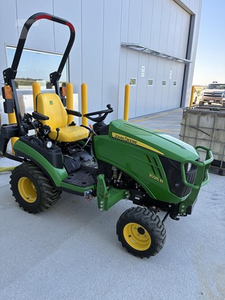 Tractor utilitario subcompacto John Deere 1025R de 24 HP, 4x4, tractor compacto para granja con cargador en venta - Product Image 2