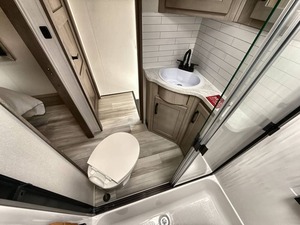 NOUVEAU 2026 G-R-A-N-D RV D-E-S-I-G-N M-O-M-E-N-T-U-M M CLASS 344M prêt à la vente - Product Image 5