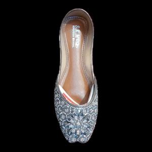 Últimos diseños Khusa Shoes Mujeres y niñas Elegantes zapatos Khusa hechos a mano para damas Calzado para uso en interiores para mujeres y niñas - Product Image 3