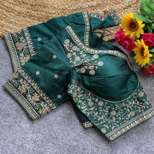 La blusa tiene un nuevo Jari de oro rosa, hilo y trabajo hecho a mano La Blusa con cuello en V tiene la espalda abierta con un patrón Katori único - Product Image 5