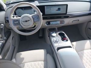Meilleure vente pour 2022 2023 Genessiis GV60 Performance Sedan - Product Image 4