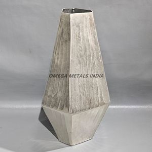 Premium Decorative Embossed Metal Vase with Round Shape Featuring Modern Aluminum Construction for a Stylish <b>Flower</b> <b>Display</b> - Product Image 3