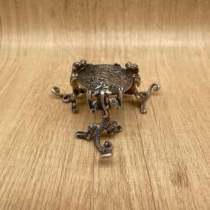 Bougeoir en métal antique Décor rustique Accent pour la maison Bougeoir conique unique pour les occasions de Noël - Product Image 1