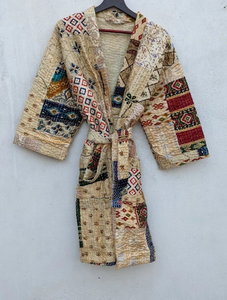 Robe Kimono en soie Kantha vintage de luxe Veste patchwork recyclée sans cordon pour femmes Dressing de bain de printemps parfait - Product Image 5