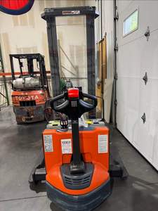 <b>Small</b> Handler 1.5-ton Manual <b>12V</b> Two-Stage Mast Lithium <b>Battery</b> Pallet Stacker Advanced Forklift Side Shifter AWD - Product Image 6