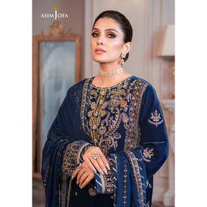 Conjunto de Traje ASIM JOFA-3PC: Camisa Bordada de Terciopelo y Seda con Dupatta Bordada de Chifón y Pantalones - Product Image 5