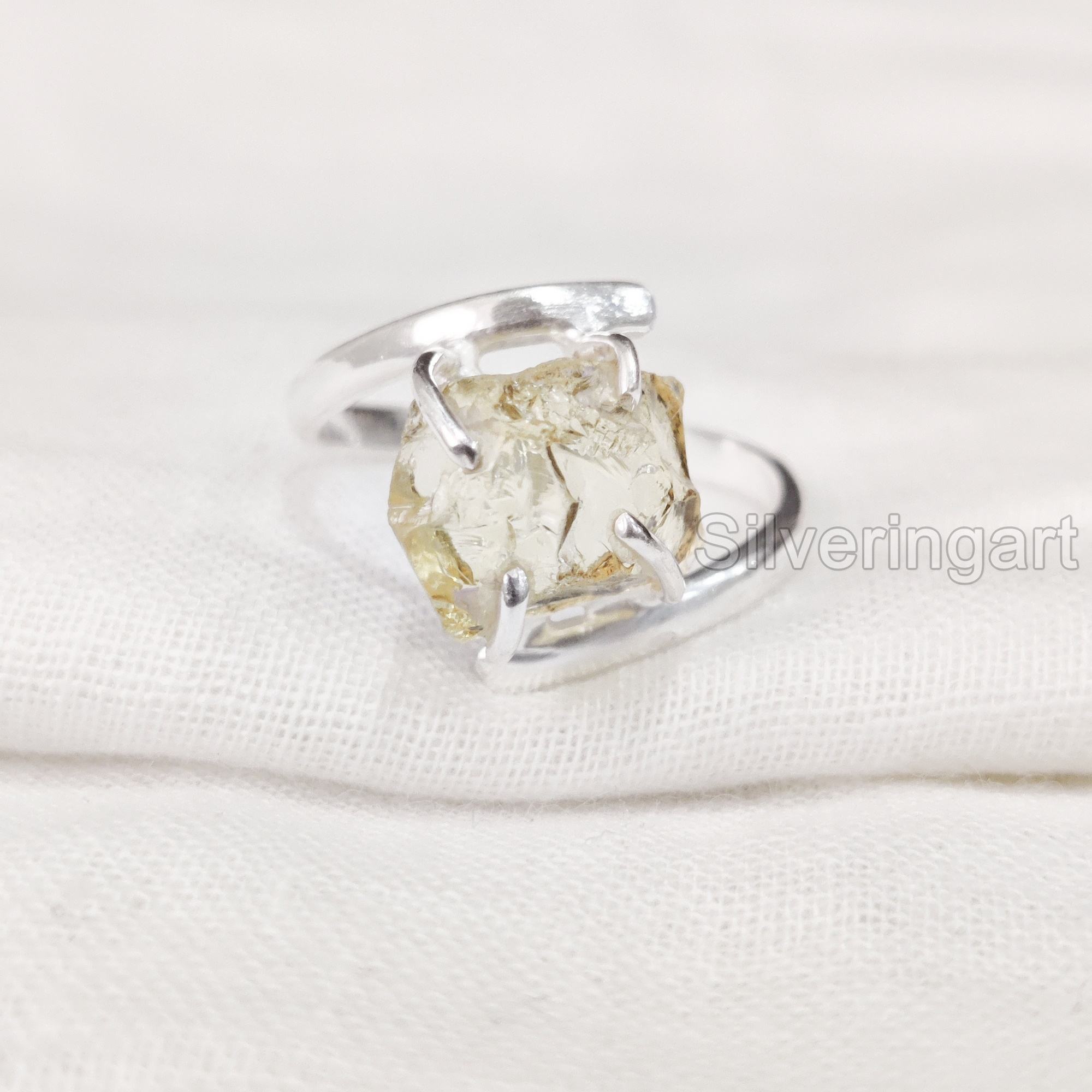 สีเหลือง