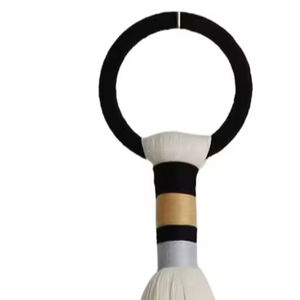 Décoration murale à pompons, suspension murale nordique, artisanat tissé à la main en fibre de polyester, coton et bois - Product Image 1