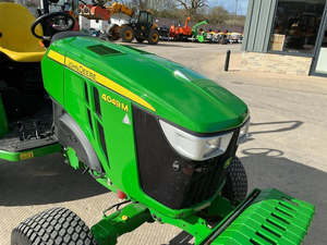Tractor Compacto John Deere 1025R 4049M, 24HP, 4WD, Motor Diésel Hidrostático, Caja de Cambios, Bomba, Monitoreo Remoto - Product Image 6