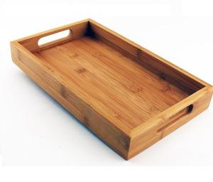 Plateau de service en bois de bambou de forme rectangulaire de haute qualité avec poignée de taille moyenne pour le service d'hôtel - Product Image 1
