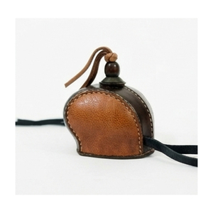 Capucha de cetrería de cuero con diseños personalizados, equipo de caza portátil, estilo minimalista, para uso en todas las estaciones, para aves de presa. - Product Image 2