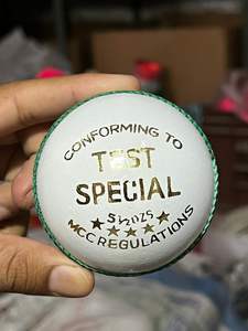 Pelota de críquet de cuero blanco OEM para T20 ODI Match and Practice 4 piezas cosida a mano - Product Image 3