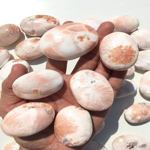 Cristal de scolécite rose naturel rare en gros, pierre de paume, guérison par le reiki, méditation, feng shui, cœur de scolécite pêche - Product Image 2