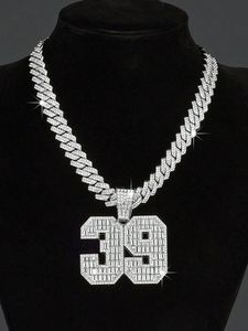 สร้อยคอแบบโซ่สไตล์ฮิปฮอปสีขาวทองสำหรับผู้ชายสร้อยคอโซ่ทรงลูกบาศก์39จี้เพชรเทียมพร้อมขาย - Product Image 4