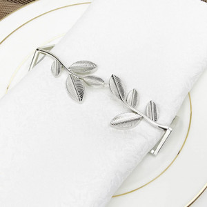 Nuevo diseño en forma de hoja con acabado plateado, anillo portavasos de metal para decoración de mesa de catering a los precios más bajos. - Product Image 1