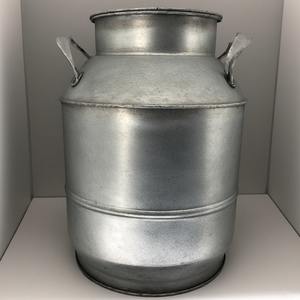 Elegante lata de leche galvanizada hecha a mano con forma Premium perfecta para cafeterías y decoración al aire libre - Product Image 2