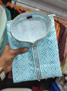 Travail traditionnel de broderie de séquence de crochet sur la soie Kurtas vêtements traditionnels imprimés numériques pour la vente en ligne - Product Image 3