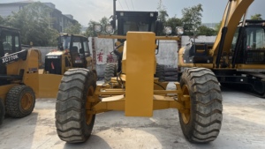 En stock, niveleuse à moteur CAT 140H d'occasion, en bon état, pour la construction routière - Product Image 4