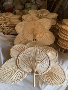 Ventilador de mano ligero y duradero, perfecto para refrescarse en verano y actividades al aire libre - Product Image 4