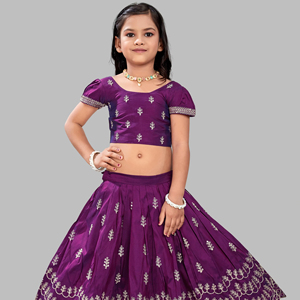 Conjunto de Lehenga Choli para Niñas Shoryam Fashion, Color Morado, Seda, Completamente Cosido, Largo hasta el Suelo |   Traje Étnico Tradicional Indio para Niñas, Boda - Product Image 1