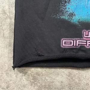 เสื้อยืดโอเวอร์ไซส์สำหรับผู้ชายผ้าฝ้ายลำลองคอตตอนลายกราฟิกทรงบ็อกซี่ออกแบบได้ตามต้องการ - Product Image 4