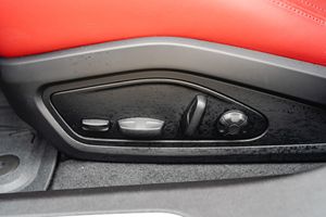 Taycan 4S Cross Turismo EV Wagon AWD 562 ch 2022, avec packs Premium et Sport Chrono, d'occasion à vendre AE - Product Image 2