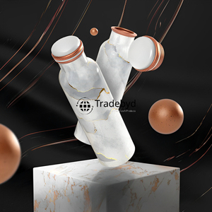 Bouteille en cuivre exclusive au look haut de gamme, parfaite pour les cadeaux d'entreprise et un usage personnel par Tradebyd - Product Image 3