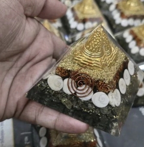 Kim tự tháp thu hút tiền tài chất lượng tuyệt hảo làm quà tặng doanh nghiệp hoặc phong thủy và chăm sóc sức khỏe, giá cả phải chăng. - Product Image 4