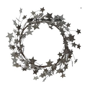 Décoration de Noël moderne : Couronne suspendue artisanale en métal festif, ornement de Noël en aluminium - Product Image 3