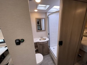 Autocaravana T-h-o- r F-r-e-e-d-o-m Traveler A29 2026 en perfecto estado - Product Image 4