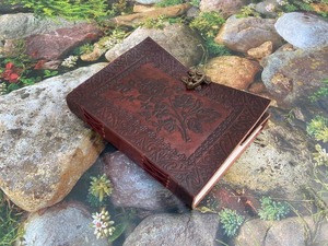 สมุดสเก็ตช์ภาพหนังแฮนด์เมดลายกุหลาบนูนสวยงาม A5สมุดสเก็ตช์ภาพเงาของขวัญสำหรับคู่รัก - Product Image 5