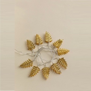 Décor suspendu de Noël ovale fait à la main de haute qualité moderne durable facile à installer pour la maison et le bureau - Product Image 6