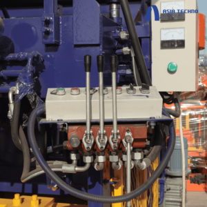 เครื่องผลิตอิฐกลวงทรายคอนกรีตแบบหล่อขึ้นรูปด้วยตนเองแกน QMJ12-30สำหรับการก่อสร้างปูทางใหม่ - Product Image 4