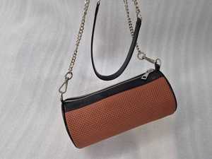 Sac en cuir de vache véritable 100% de qualité supérieure avec fermeture éclair en métal YKK conception perforée avec sangles détachables - Product Image 3