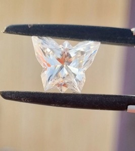 Beau papillon blanc de Moissanite utilisé pour la bague de fiançailles Autre pendentif en diamant - Product Image 1