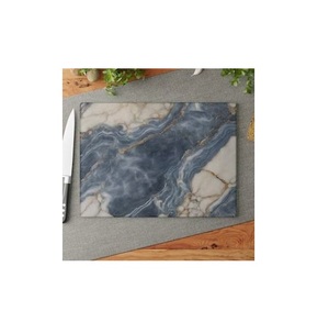 Tabla de cortar de mármol hecha a mano, perfecta para espacios de cocina elegantes, con una superficie resistente para la preparación de comidas. - Product Image 1