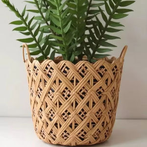 Vase à fleurs en rotin fait main avec une texture rustique chic adaptée aux maisons modernes minimales - Product Image 1