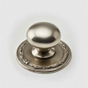 WovenKnob Studio Royal Arc Bouton de porte rond en nickel poli Esthétique moderne et élégante avec des détails luxueux pour des intérieurs haut de gamme - Product Image 6