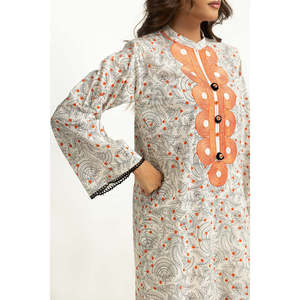 Traje Casual de 3 Piezas IUSTKSD-2062 con Estampado y Detalles Bordados Transpirables - Product Image 4