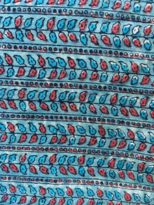Tela de Algodón Estampada a Mano con Diseño de Rayas Paisley en Azul Índigo, Azul Cielo y Rojo - Product Image 5