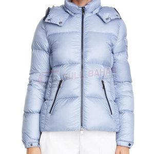Chaqueta acolchada para mujer con brillo metálico y diseño urbano minimalista Chaqueta acolchada de cuello alto para mujer - Product Image 2