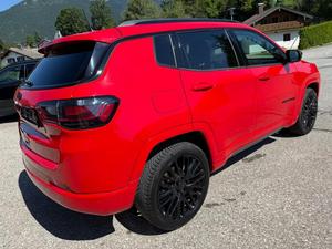 Nuevo Jeep Compass Rojo Híbrido Suave con Tracción Delantera y Transmisión Automática - Product Image 4