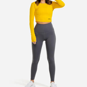 Haut court uni avec logo personnalisable, manches longues, col rond et matière douce pour l'été. - Product Image 2