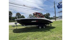 HOT SALE Used 2022 Yamaha 252XE Twin 1.8L HO Engines (104 Hrs) Wetsounds Audio Wakeboard Racks powerboat + Trailer for sale - Product Image 2