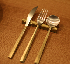 Meilleures ventes Couverts métalliques dorés Repose-cuillère Fournitures d'ustensiles de cuisine Meilleur vendeur Repose-cuillère Accessoires de table - Product Image 1