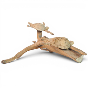 Escultura de tortuga marina familiar tallada a mano en madera de Bali sobre base de madera natural para decoración de hogar costero, regalo de inauguración de casa - Product Image 3